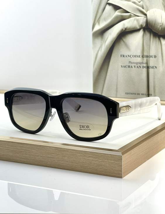 Picture of Dior Sunglasses _SKUfw76513003fw